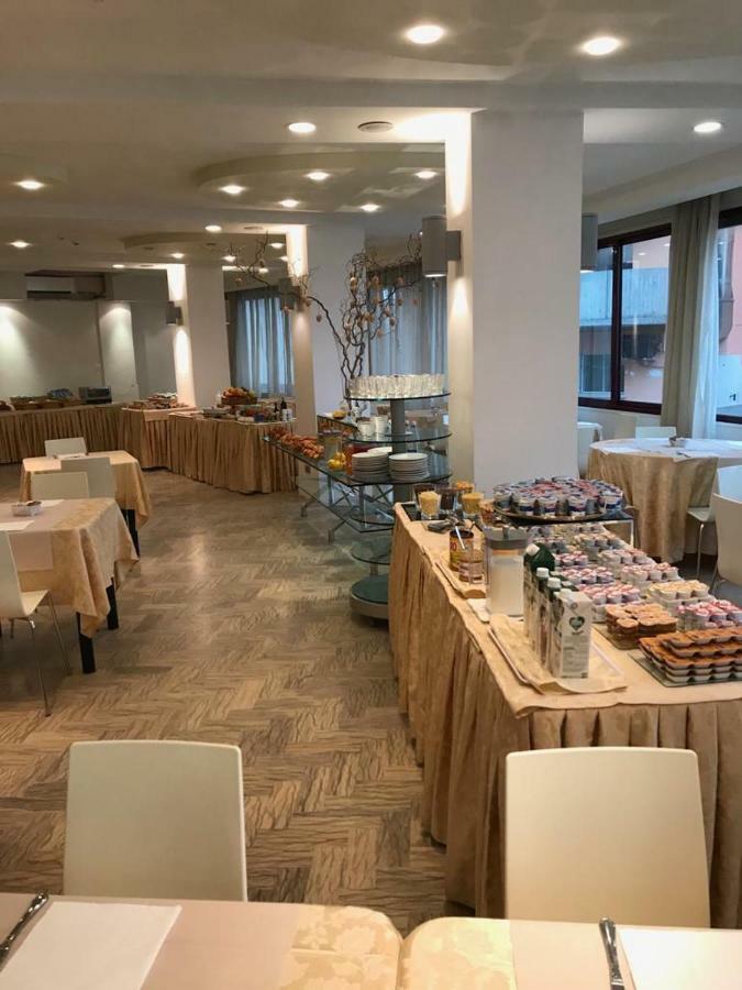 Hotel Caraibi Milano Marittima Zewnętrze zdjęcie