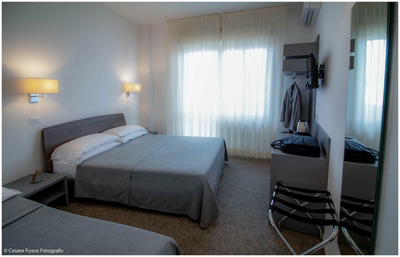 Hotel Caraibi Milano Marittima Zewnętrze zdjęcie